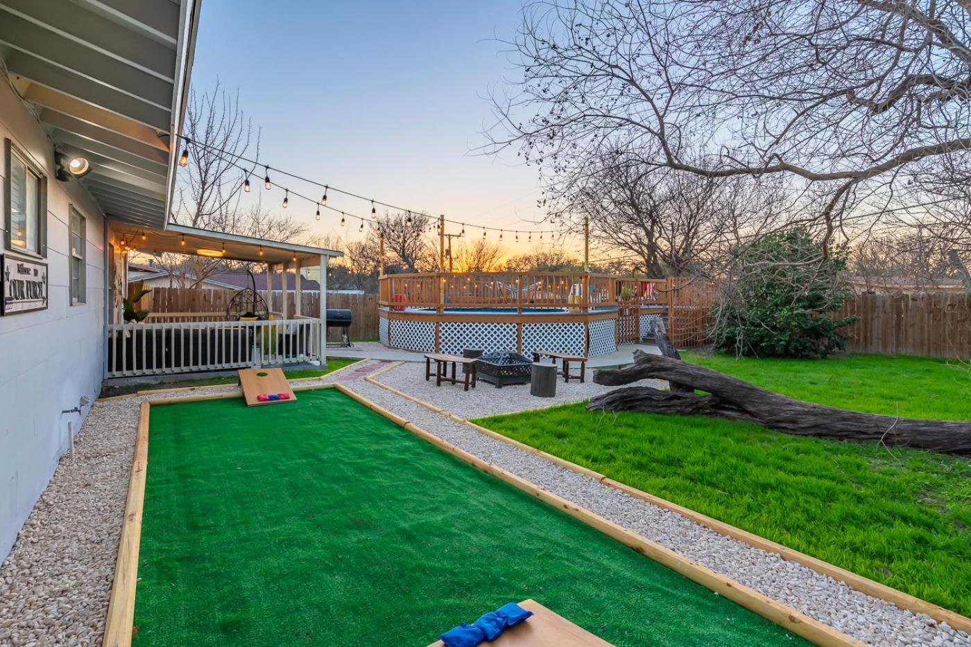 Game Room, Pool & Fire Pit At The Medical Center San Antonio Eksteriør bilde