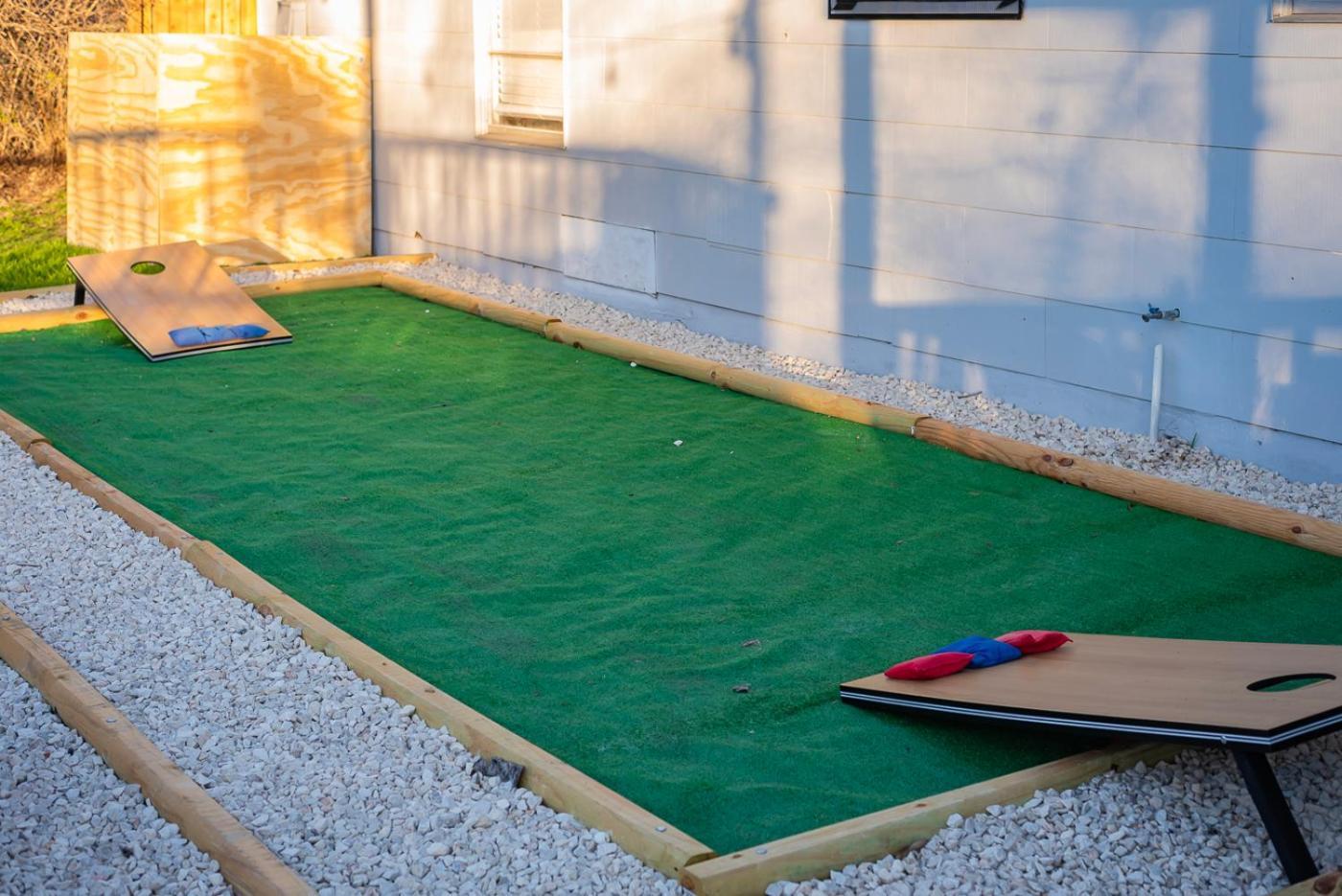 Game Room, Pool & Fire Pit At The Medical Center San Antonio Eksteriør bilde