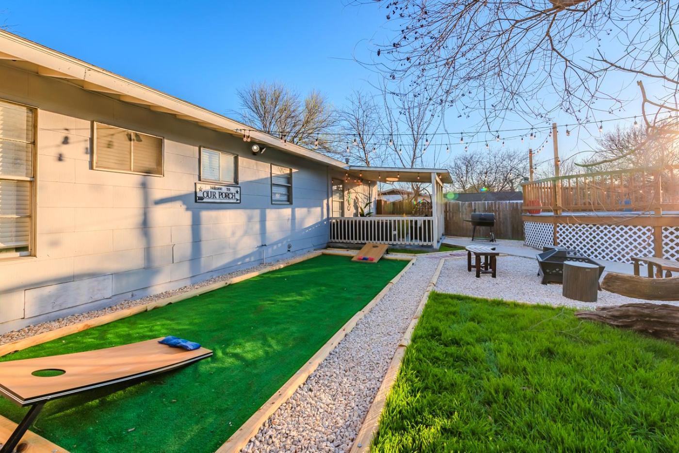 Game Room, Pool & Fire Pit At The Medical Center San Antonio Eksteriør bilde