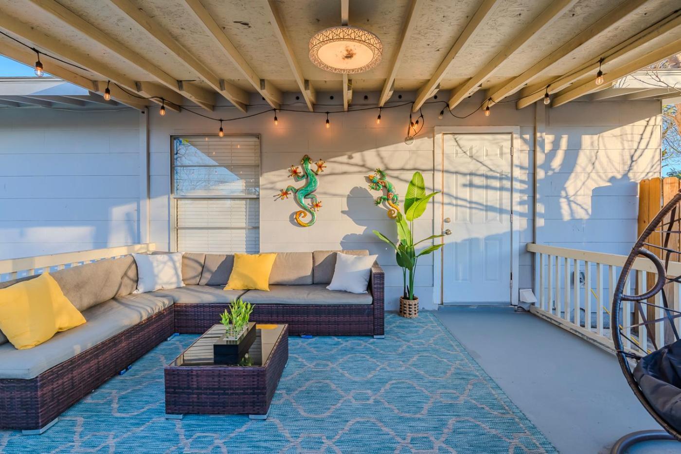 Game Room, Pool & Fire Pit At The Medical Center San Antonio Eksteriør bilde