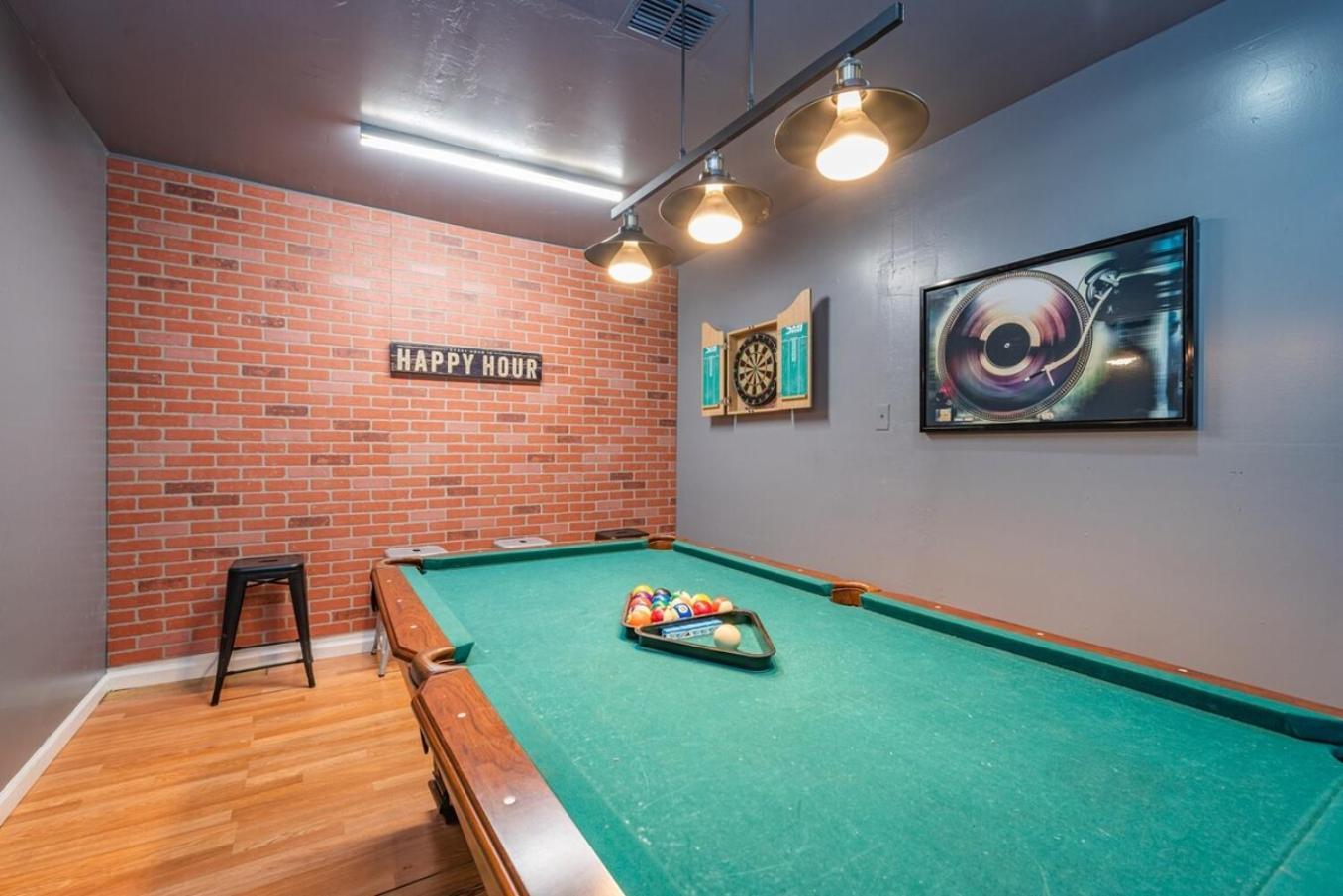 Game Room, Pool & Fire Pit At The Medical Center San Antonio Eksteriør bilde