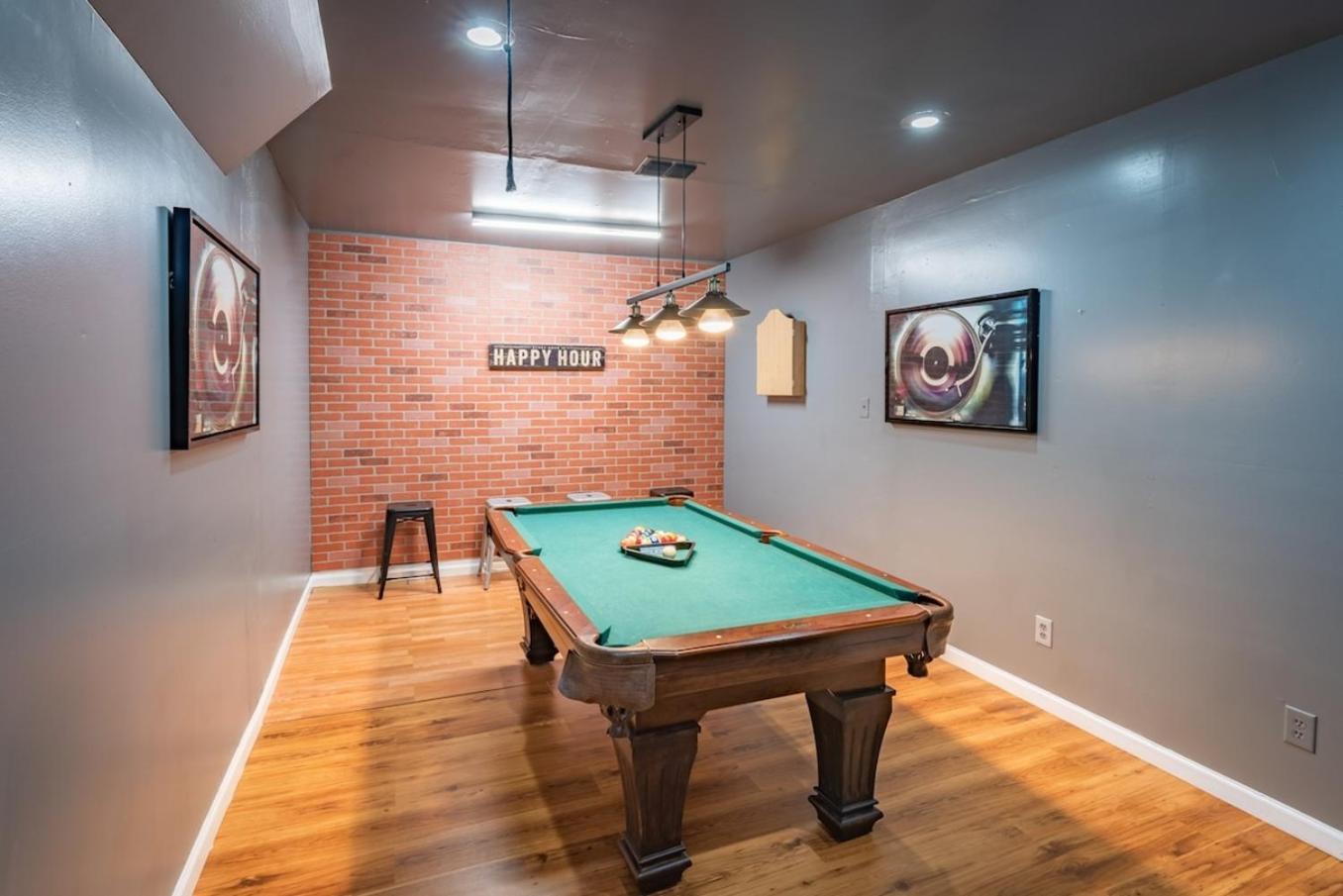 Game Room, Pool & Fire Pit At The Medical Center San Antonio Eksteriør bilde